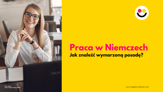 Jak znaleźć wymarzoną posadę w Niemczech - kobieta w pracy, siedząca za biurkiem przed komputerem