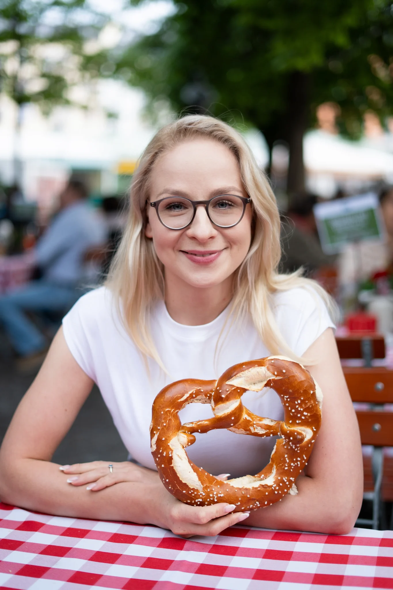 Kurs niemieckiego online - lektorka Justyna z preclem
